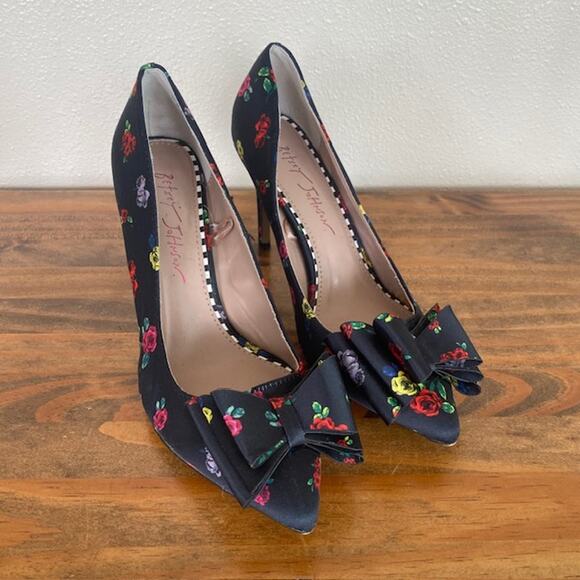 Betsey Johnson Shoes - Betsey Johnson Bret Rose Print Stiletto Satin Heels Rockabilly Retro - Size 7